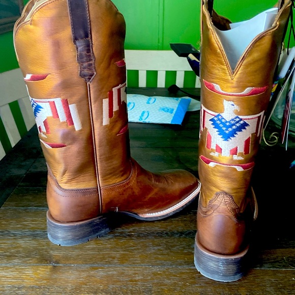 Ariat - Picture 1 of 3